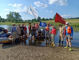 Студенты и преподаватели исторического факультета ЯрГУ путешествуют по уральской реке Сылве на «Демидовском маршруте»